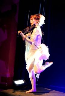 Lindsey Stirling feet photo thumbnail