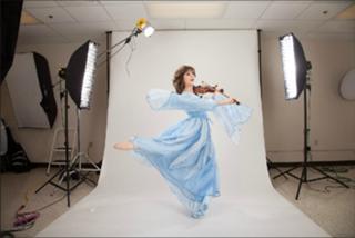 Lindsey Stirling feet photo thumbnail