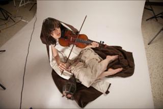 Lindsey Stirling feet photo thumbnail