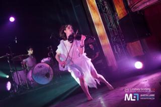 Lindsey Stirling feet photo thumbnail
