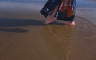 Lindsey Stirling feet photo thumbnail