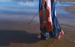 Lindsey Stirling feet photo thumbnail
