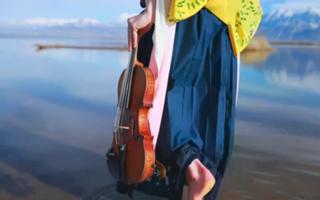 Lindsey Stirling feet photo thumbnail