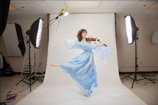 Lindsey Stirling feet photo thumbnail