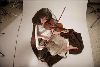 Lindsey Stirling feet photo thumbnail