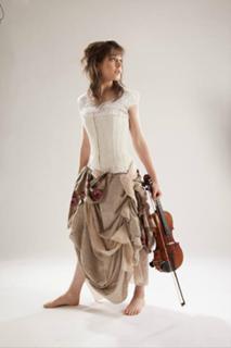 Lindsey Stirling feet photo thumbnail