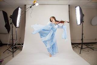 Lindsey Stirling feet photo thumbnail