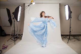 Lindsey Stirling feet photo thumbnail