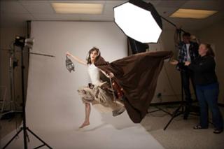 Lindsey Stirling feet photo thumbnail