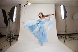 Lindsey Stirling feet photo thumbnail