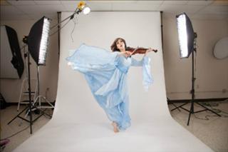 Lindsey Stirling feet photo thumbnail