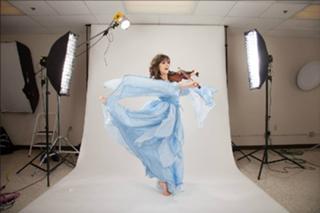 Lindsey Stirling feet photo thumbnail