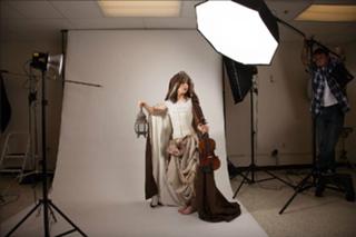 Lindsey Stirling feet photo thumbnail