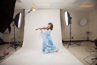 Lindsey Stirling feet photo thumbnail