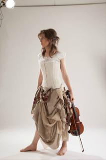 Lindsey Stirling feet photo thumbnail