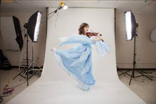 Lindsey Stirling feet photo thumbnail