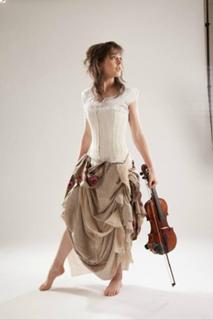 Lindsey Stirling feet photo thumbnail