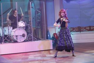 Lindsey Stirling feet photo thumbnail