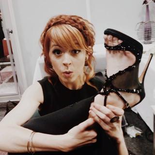 Lindsey Stirling feet photo thumbnail