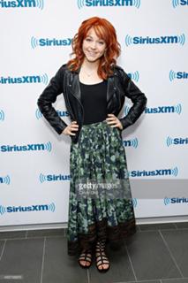 Lindsey Stirling feet photo thumbnail