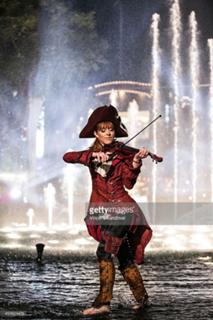 Lindsey Stirling feet photo thumbnail