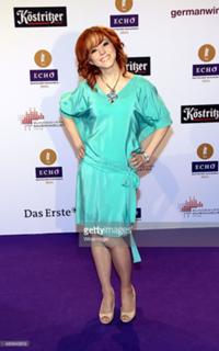 Lindsey Stirling feet photo thumbnail