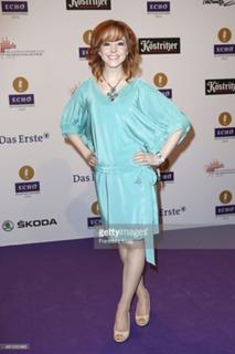 Lindsey Stirling feet photo thumbnail
