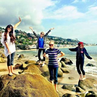 Lindsey Stirling feet photo thumbnail