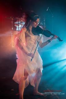 Lindsey Stirling feet photo thumbnail