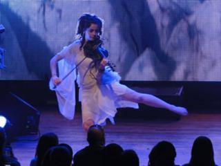 Lindsey Stirling feet photo thumbnail