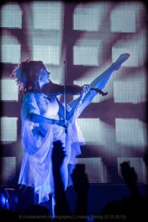 Lindsey Stirling feet photo thumbnail