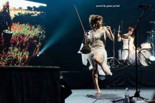 Lindsey Stirling feet photo thumbnail