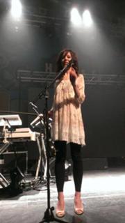 Lindsey Stirling feet photo thumbnail