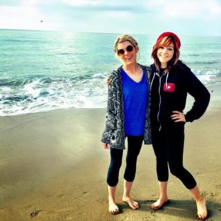 Lindsey Stirling feet photo thumbnail