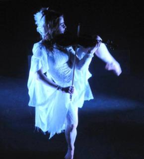 Lindsey Stirling feet photo thumbnail