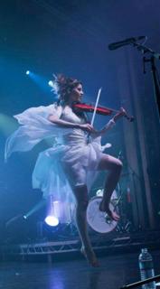 Lindsey Stirling feet photo thumbnail
