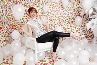 Lindsey Stirling feet photo thumbnail
