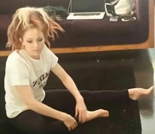 Lindsey Stirling feet photo thumbnail