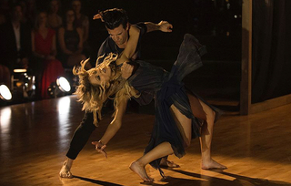 Lindsey Stirling feet photo thumbnail