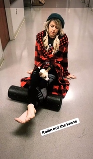 Lindsey Stirling feet photo thumbnail