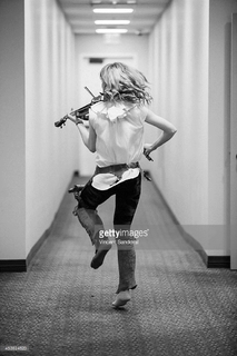 Lindsey Stirling feet photo thumbnail