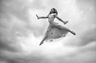 Lindsey Stirling feet photo thumbnail