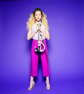 Lindsey Stirling feet photo thumbnail