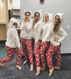 Lindsey Stirling feet photo thumbnail