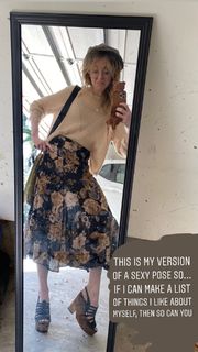 Lindsey Stirling feet photo thumbnail