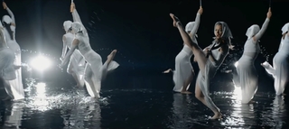 Lindsey Stirling feet photo thumbnail