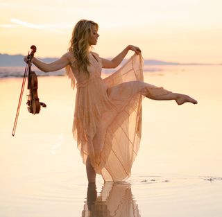 Lindsey Stirling feet photo thumbnail