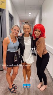 Lindsey Stirling feet photo thumbnail