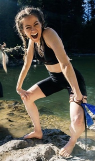 Lindsey Stirling feet photo thumbnail