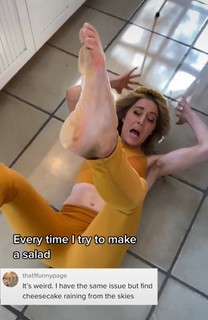 Lindsey Stirling feet photo thumbnail